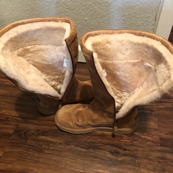 Women’s UGG Boots - Picture 5 of 5